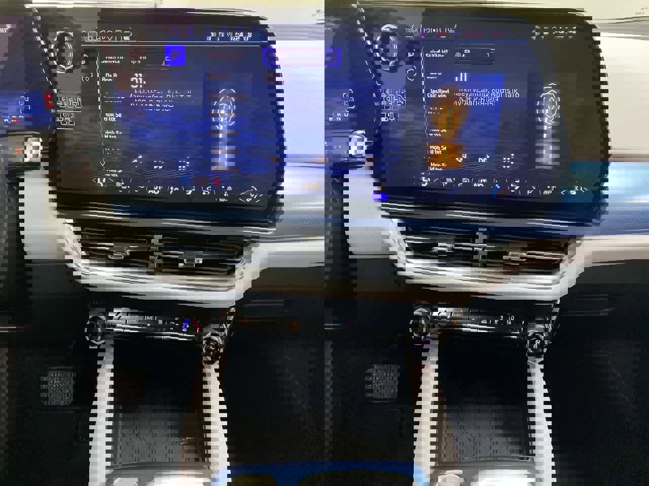 Used 2024 Chevrolet Equinox EV LT image 24