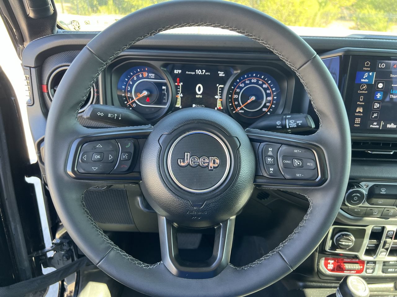 Used 2026 Jeep Gladiator Rubicon w/ Steel Power Dome Hood Package AWD/4WD image 7