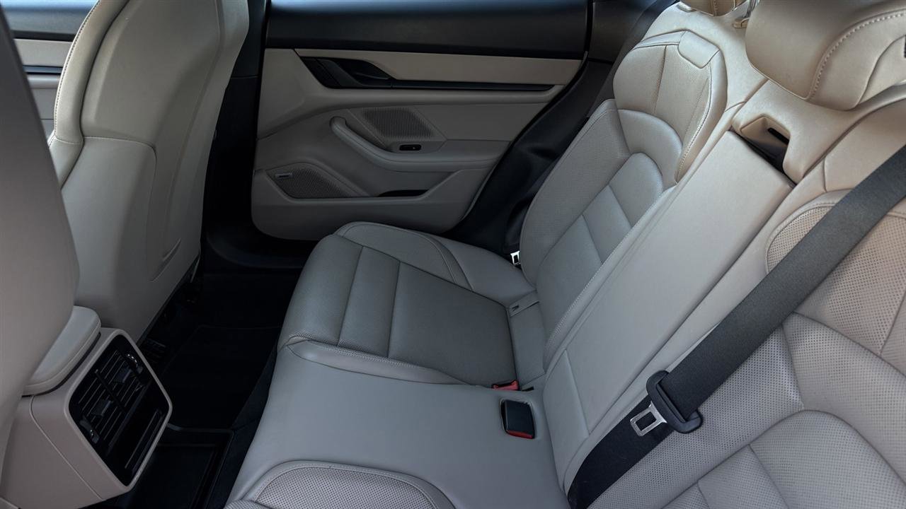 Used 2022 Porsche Taycan image 33