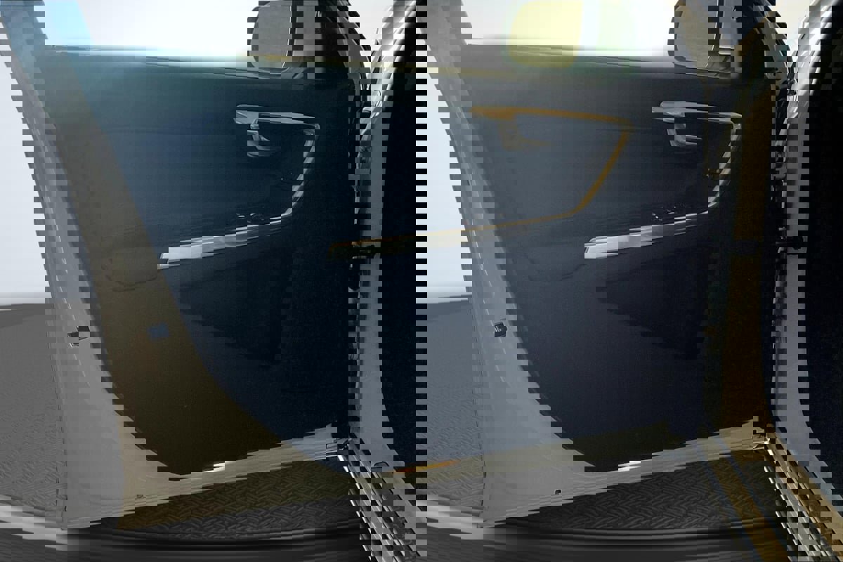 Used 2018 Volvo S60 T5 Inscription image 23