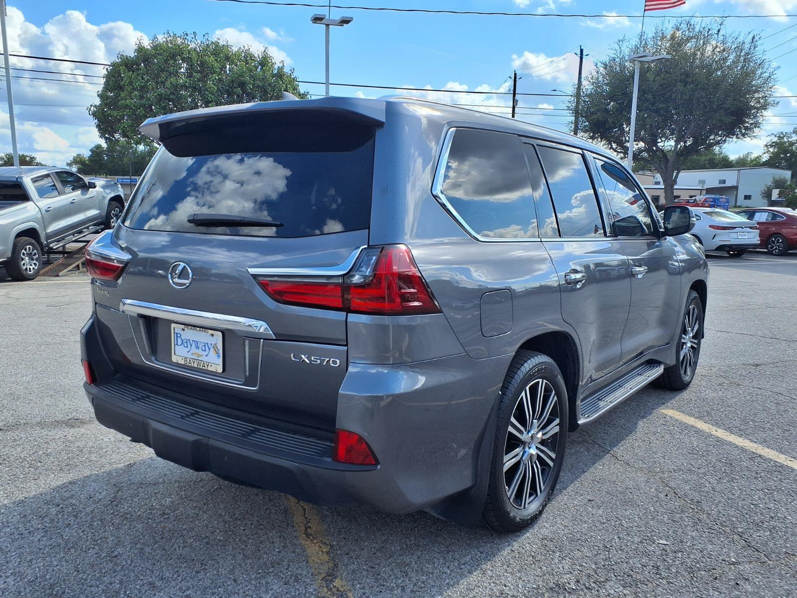 Used 2018 Lexus LX 570 4WD w/ Luxury Package image 2