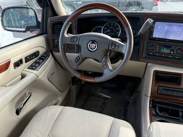 Used 2004 Cadillac Escalade AWD image 10