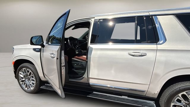 Used 2023 GMC Yukon XL Denali Ultimate image 11