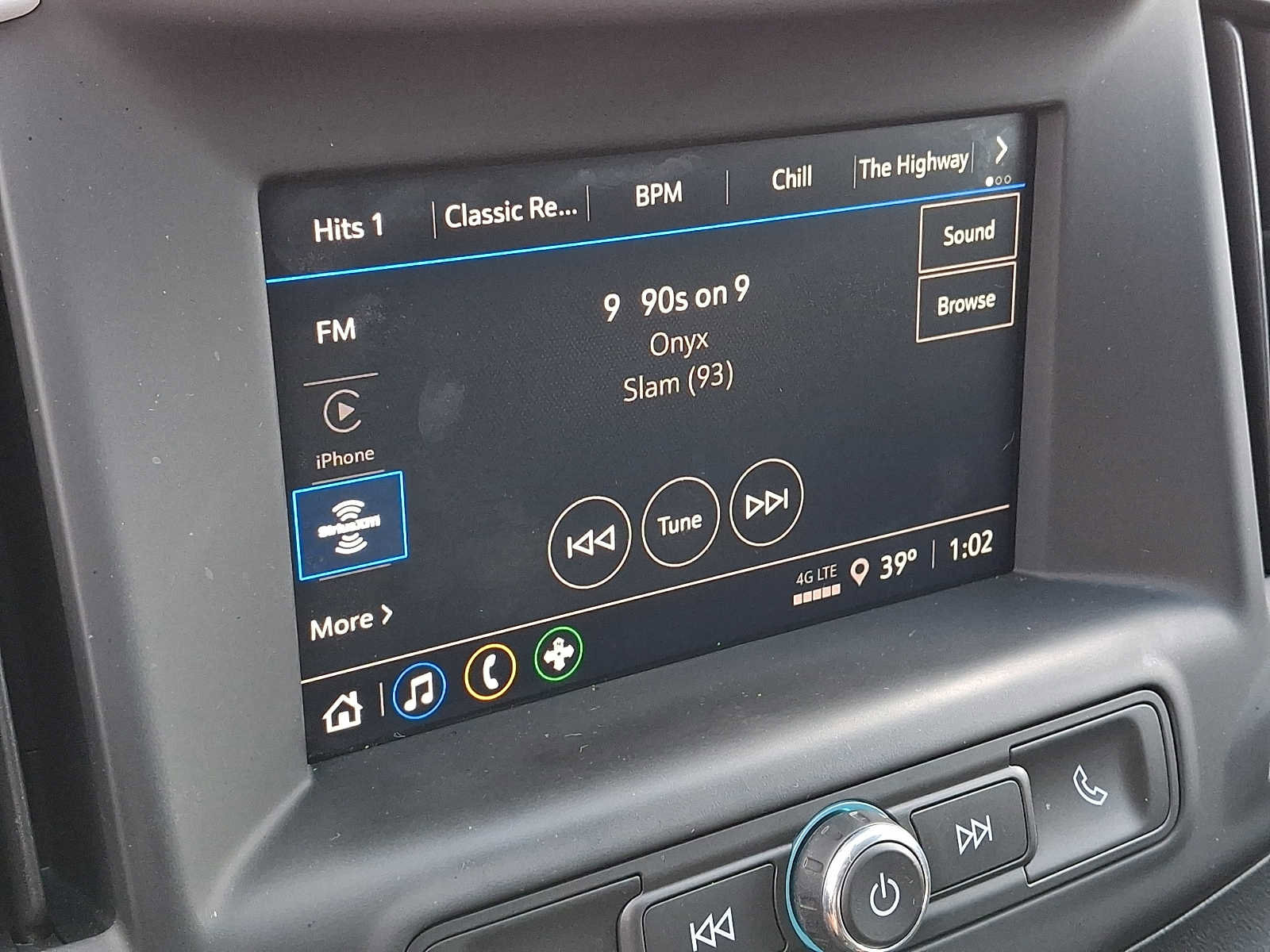 Used 2024 GMC Terrain SLE w/ Driver Convenience Package image 16