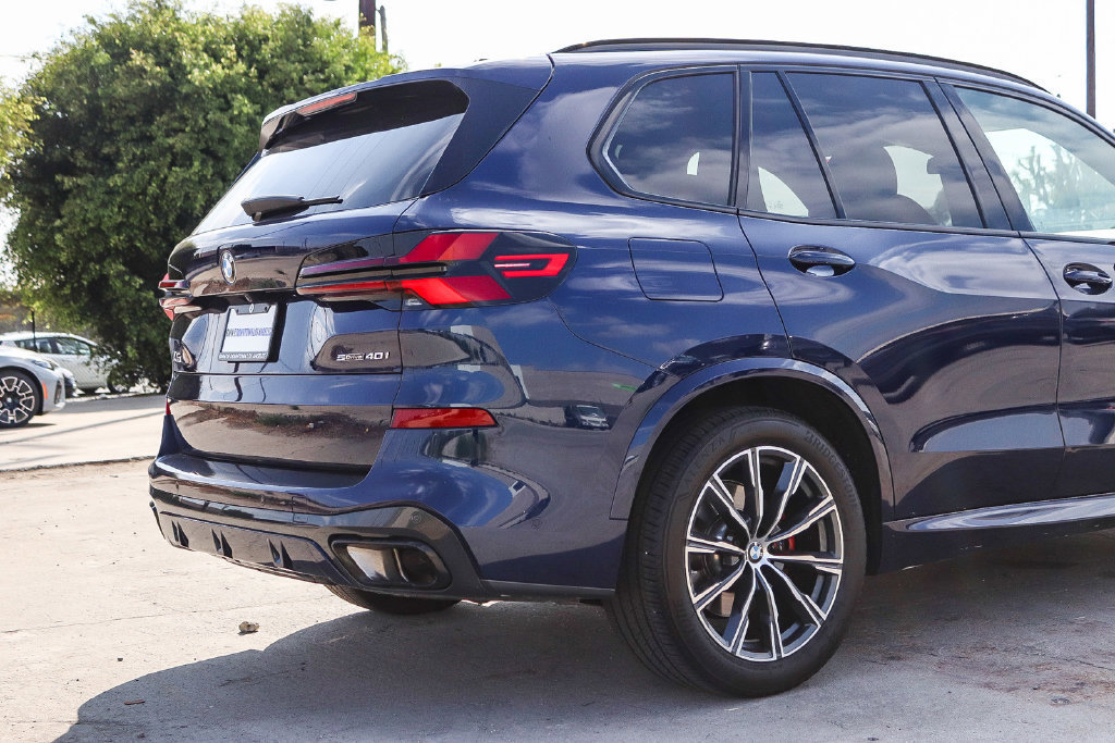 Used 2024 BMW X5 sDrive40i w/ M Sport Package RWD image 11