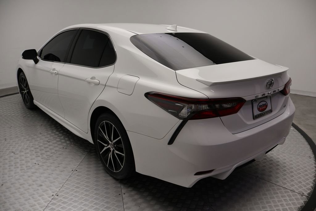 Used 2023 Toyota Camry SE FWD image 11