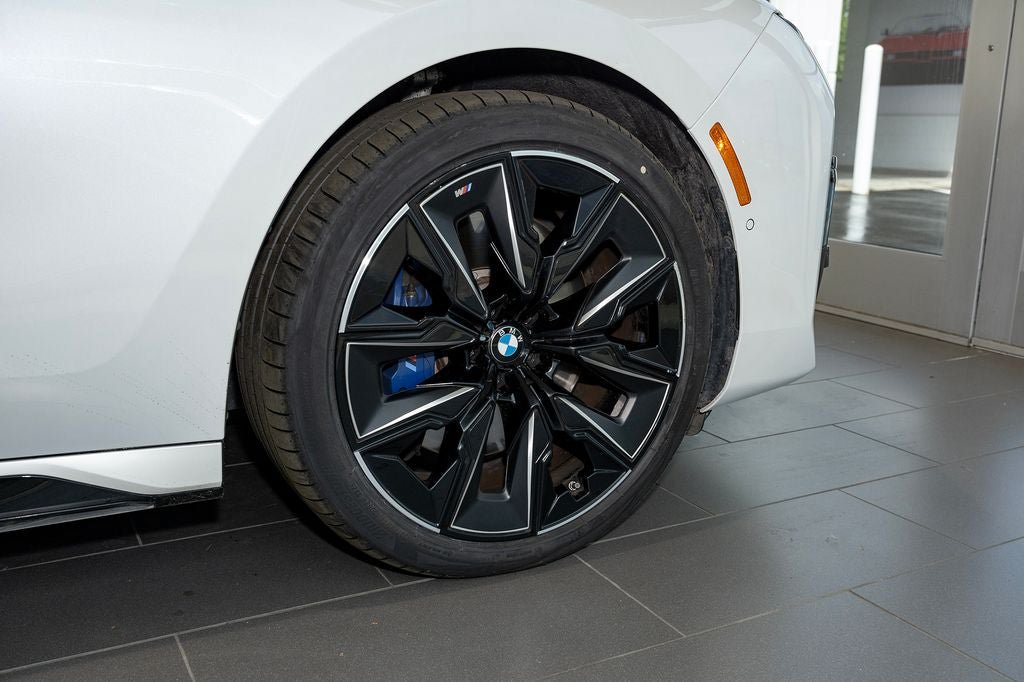 Used 2023 BMW 760i xDrive w/ Executive Package AWD/4WD image 4