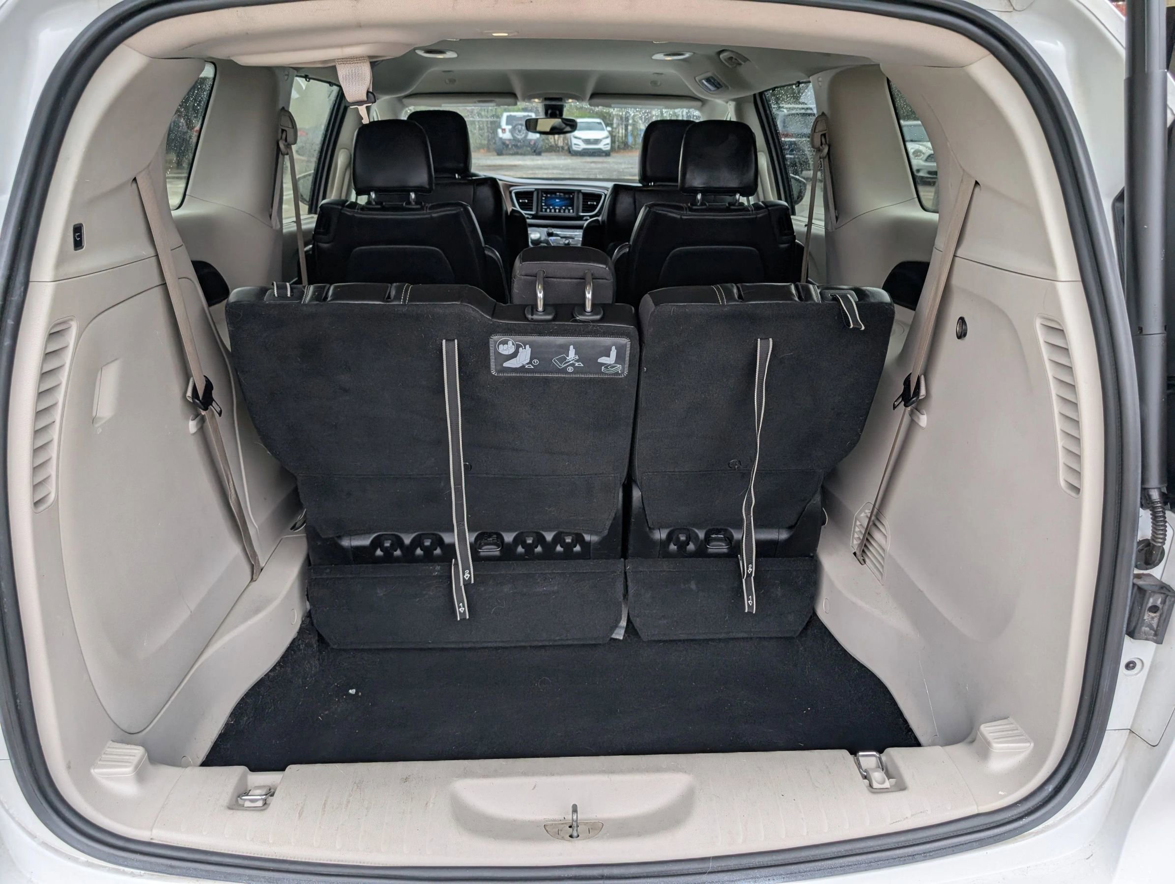 Used 2020 Chrysler Voyager Lxi image 22