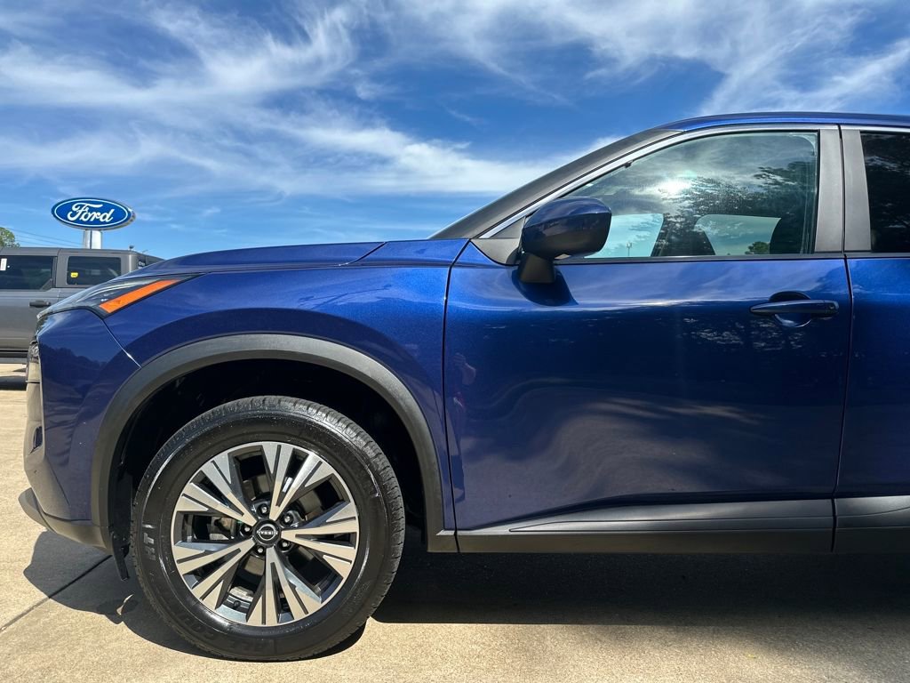 Used 2023 Nissan Rogue SV image 29