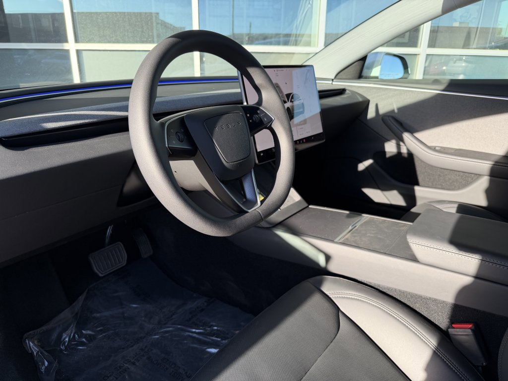 Used 2025 Tesla Model 3 image 36