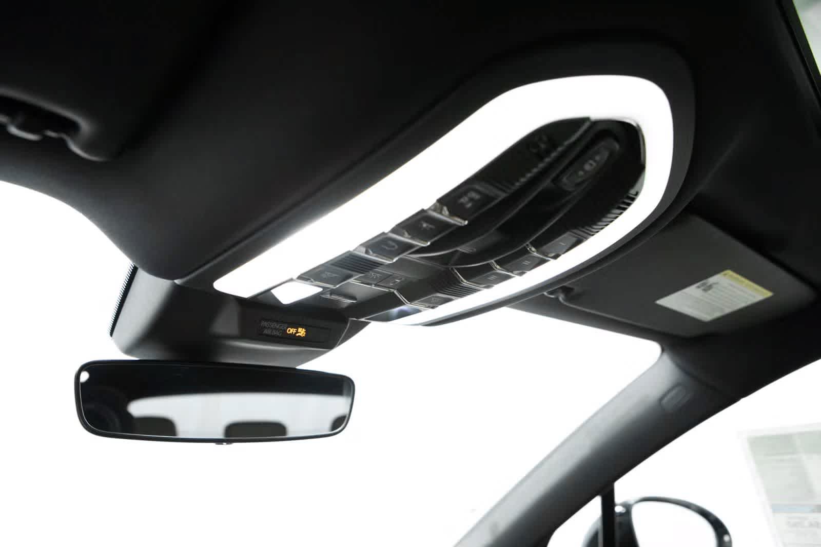 Certified 2026 Porsche Macan AWD/4WD image 28