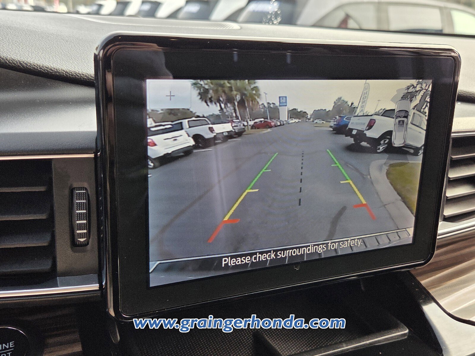 Used 2023 Ford Explorer Limited image 22