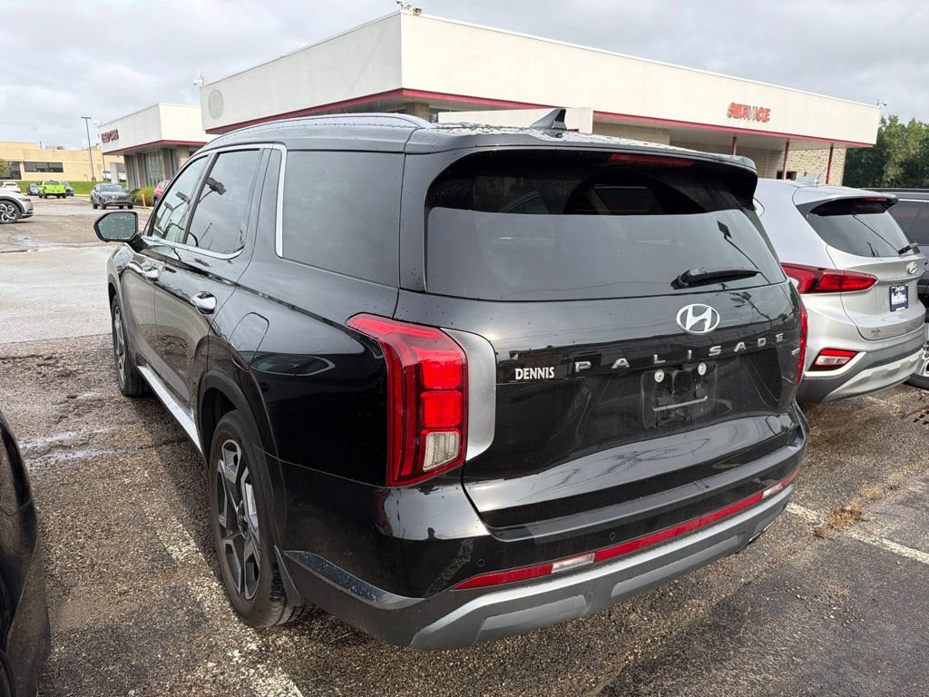 Used 2023 Hyundai Palisade Limited w/ Winter Package AWD/4WD image 2