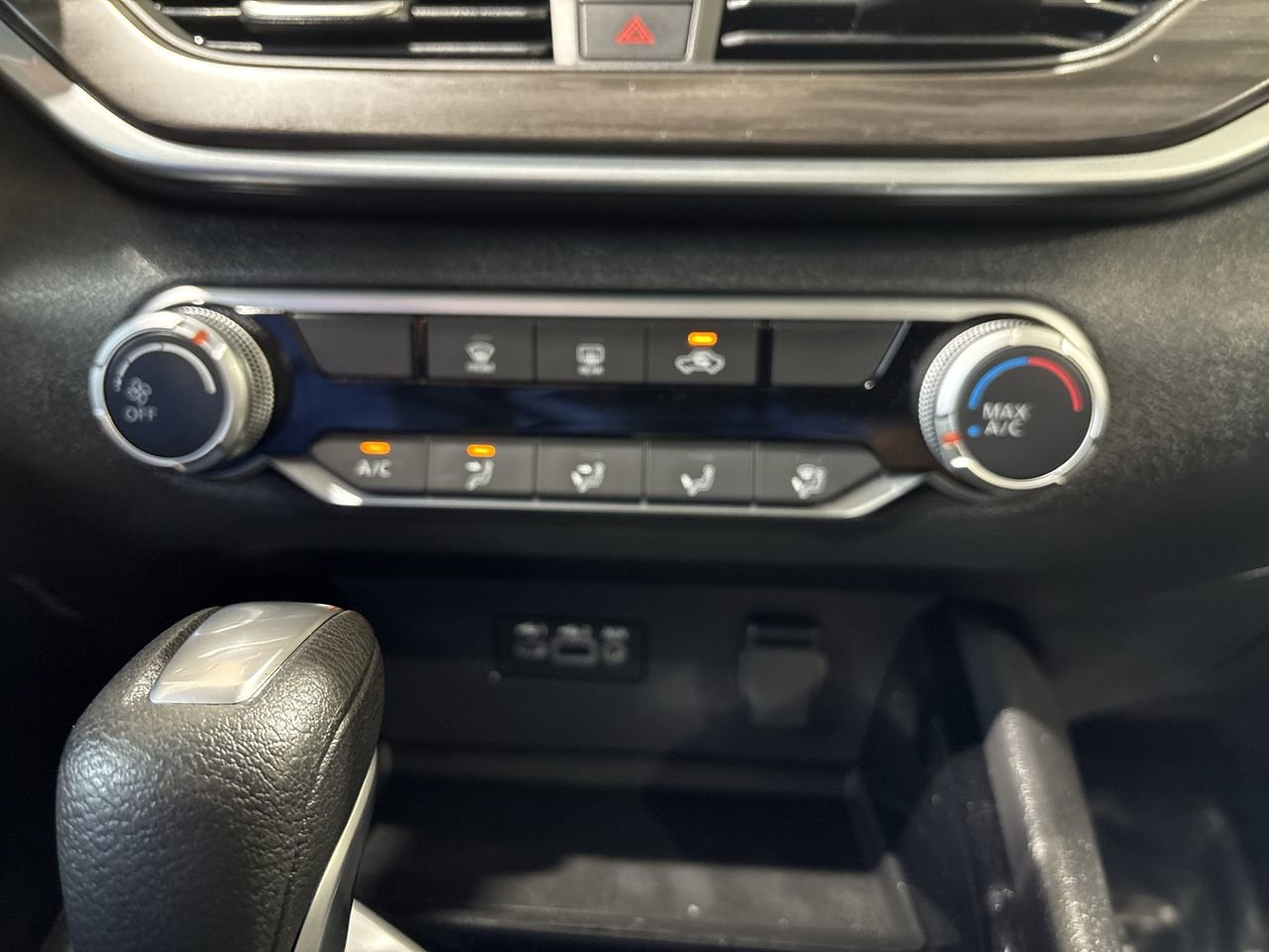 Used 2025 Nissan Altima 2.5 SV FWD image 19