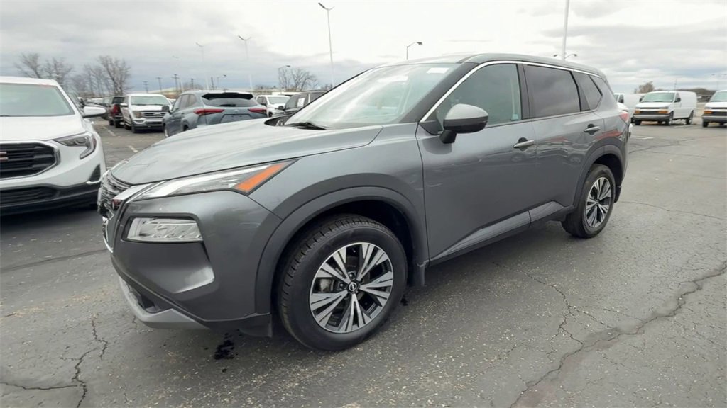 Used 2022 Nissan Rogue SV image 4