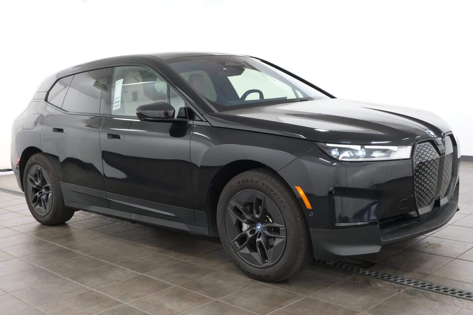 Used 2024 BMW iX xDrive50 w/ Premium Package AWD/4WD image 6