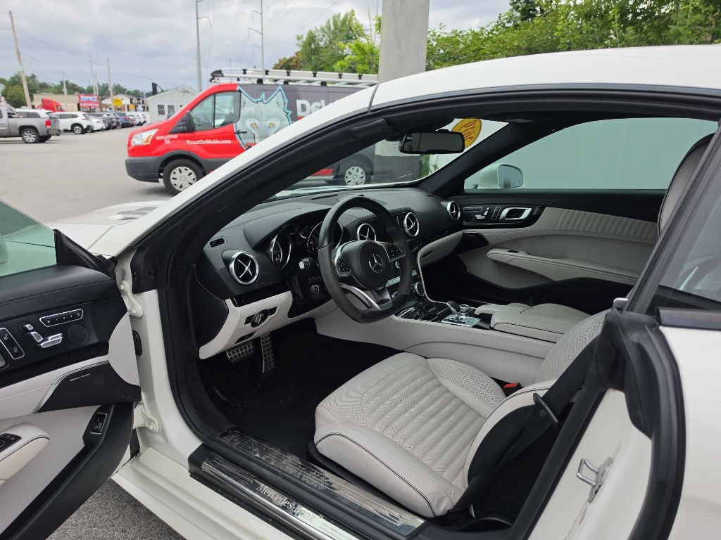 Used 2019 Mercedes-Benz SL 550 w/ Driver Assistance Package image 16