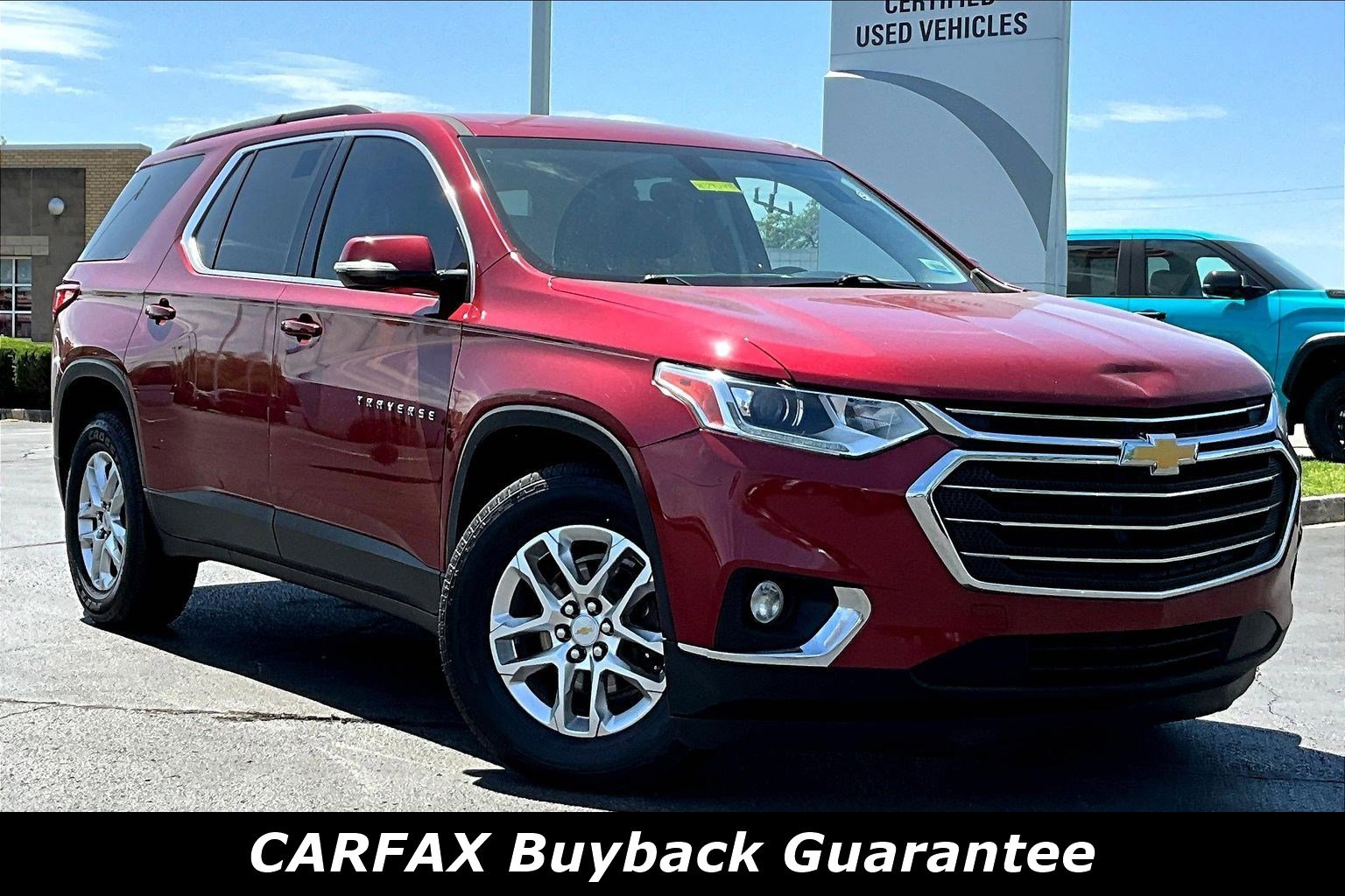 Used 2019 Chevrolet Traverse LT w/ LPO, Cargo Package FWD image 2