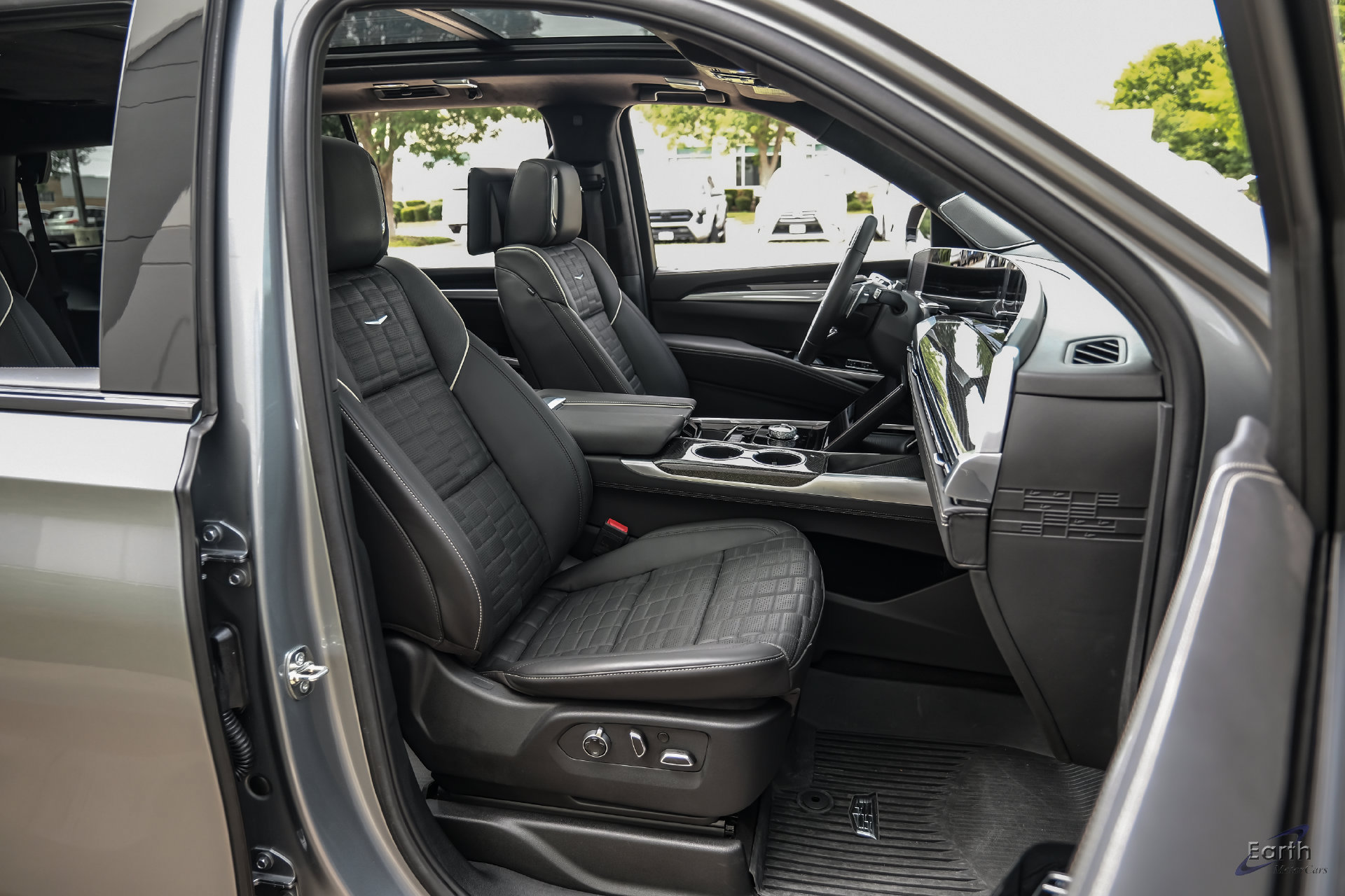 Used 2025 Cadillac Escalade V w/ LPO, Floor Liner Package AWD/4WD image 44