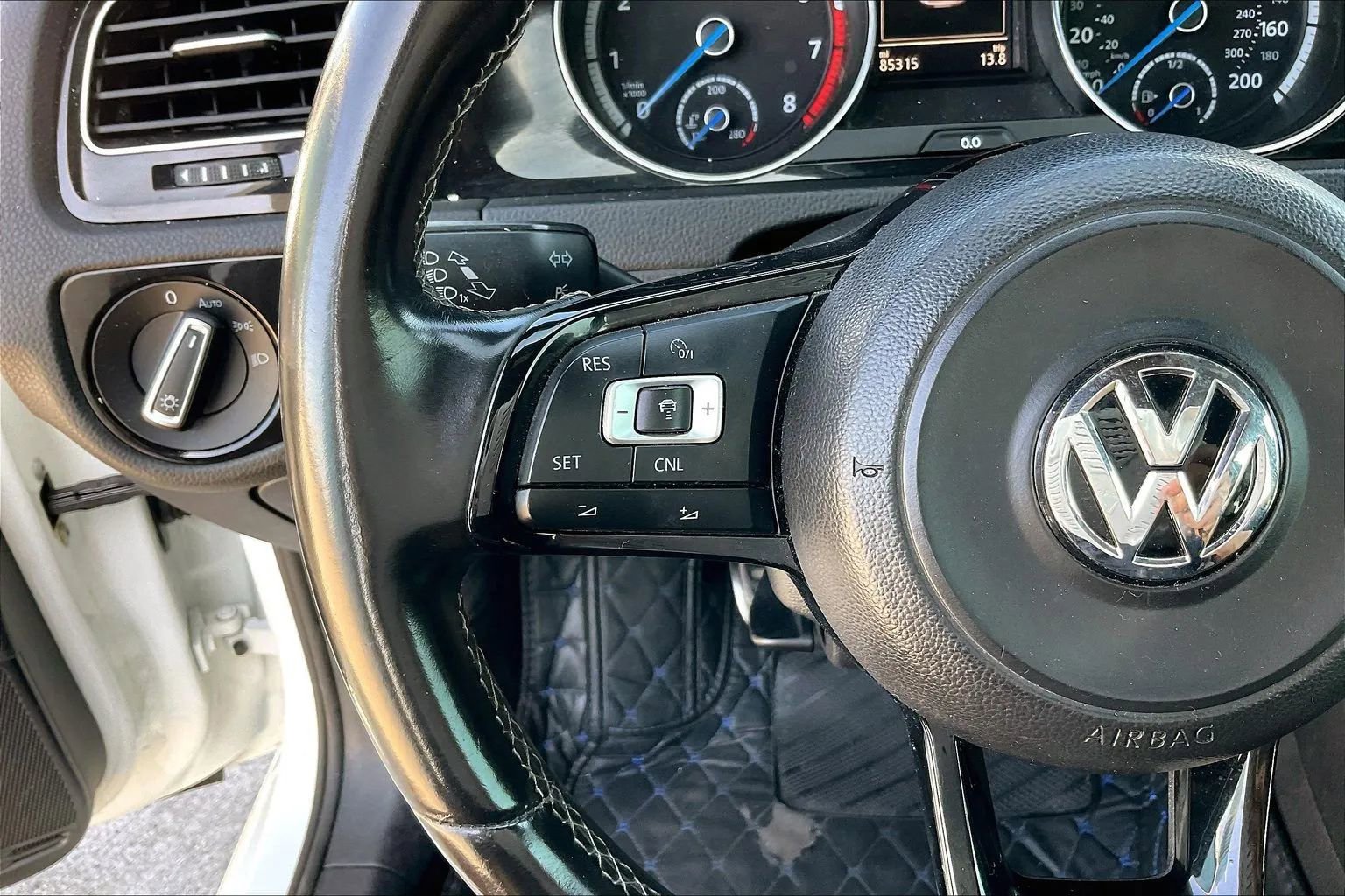Used 2016 Volkswagen Golf R 4-Door w/ Driver Assistance Package AWD/4WD image 11