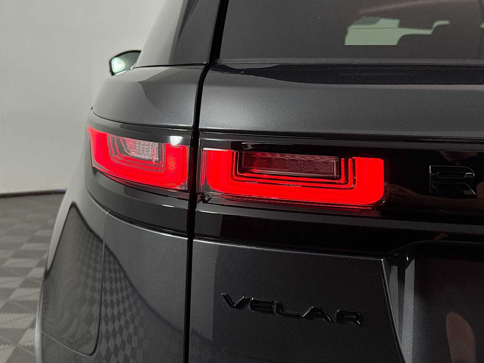 Used 2022 Land Rover Range Rover Velar R-Dynamic S AWD/4WD image 30