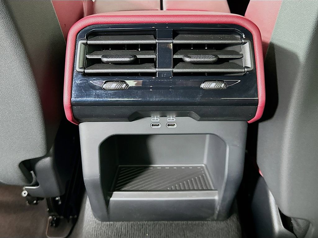 Used 2025 BMW 530i w/ M Sport Package RWD image 26