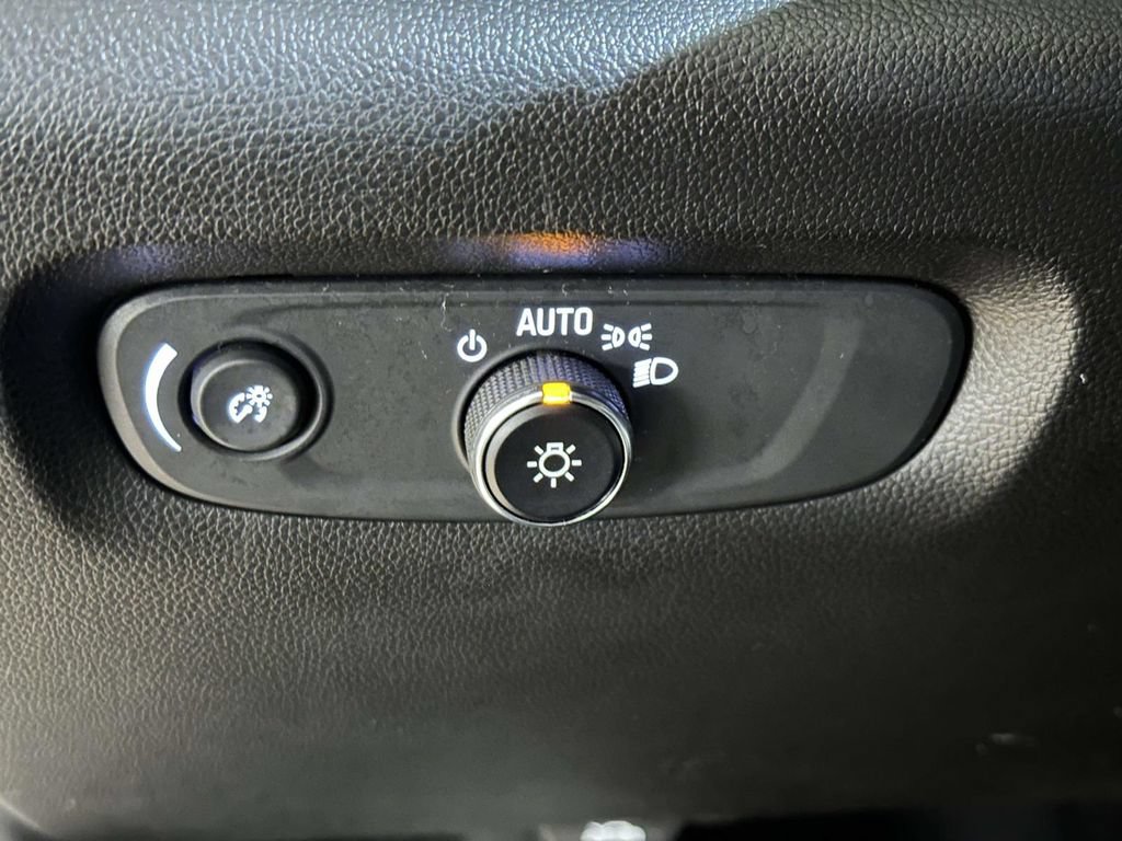 Used 2023 Chevrolet Traverse LT AWD/4WD image 23