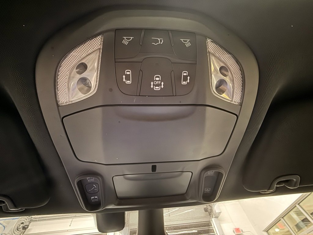 Used 2021 Chrysler Pacifica Touring-L w/ Uconnect Theater Family Group image 33