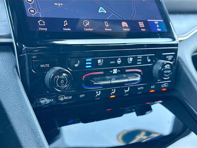 Used 2024 Jeep Grand Cherokee L Limited w/ Luxury Tech Group II image 16