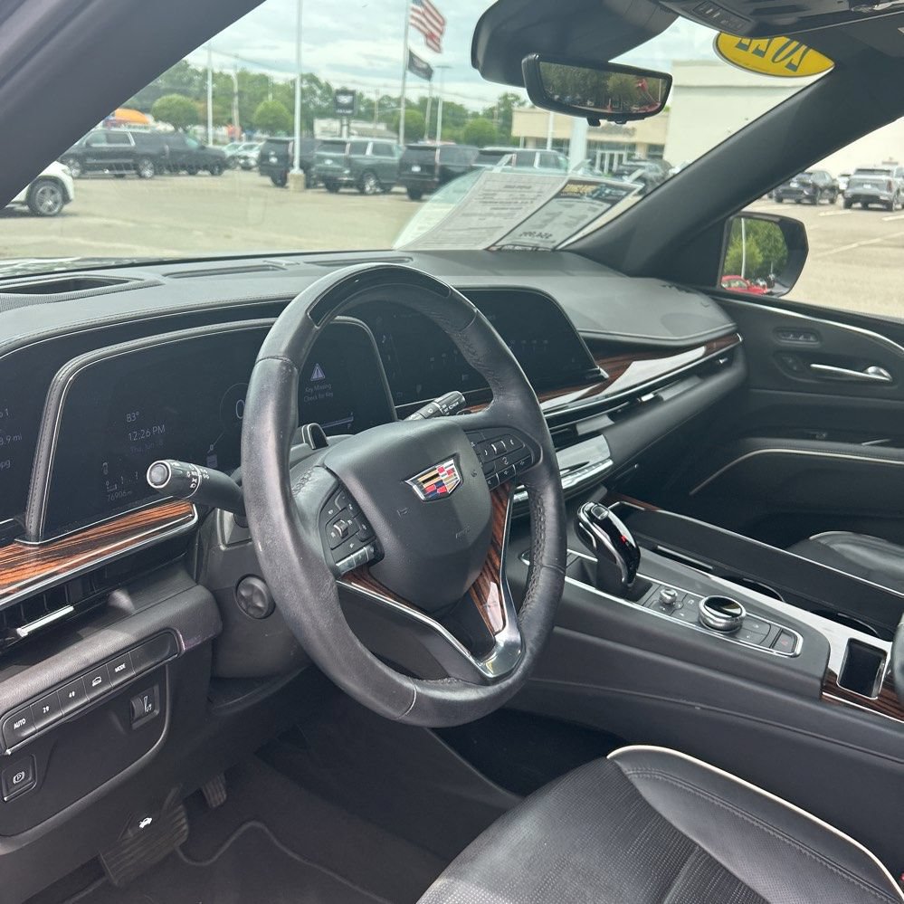 Used 2022 Cadillac Escalade Premium Luxury AWD/4WD image 4