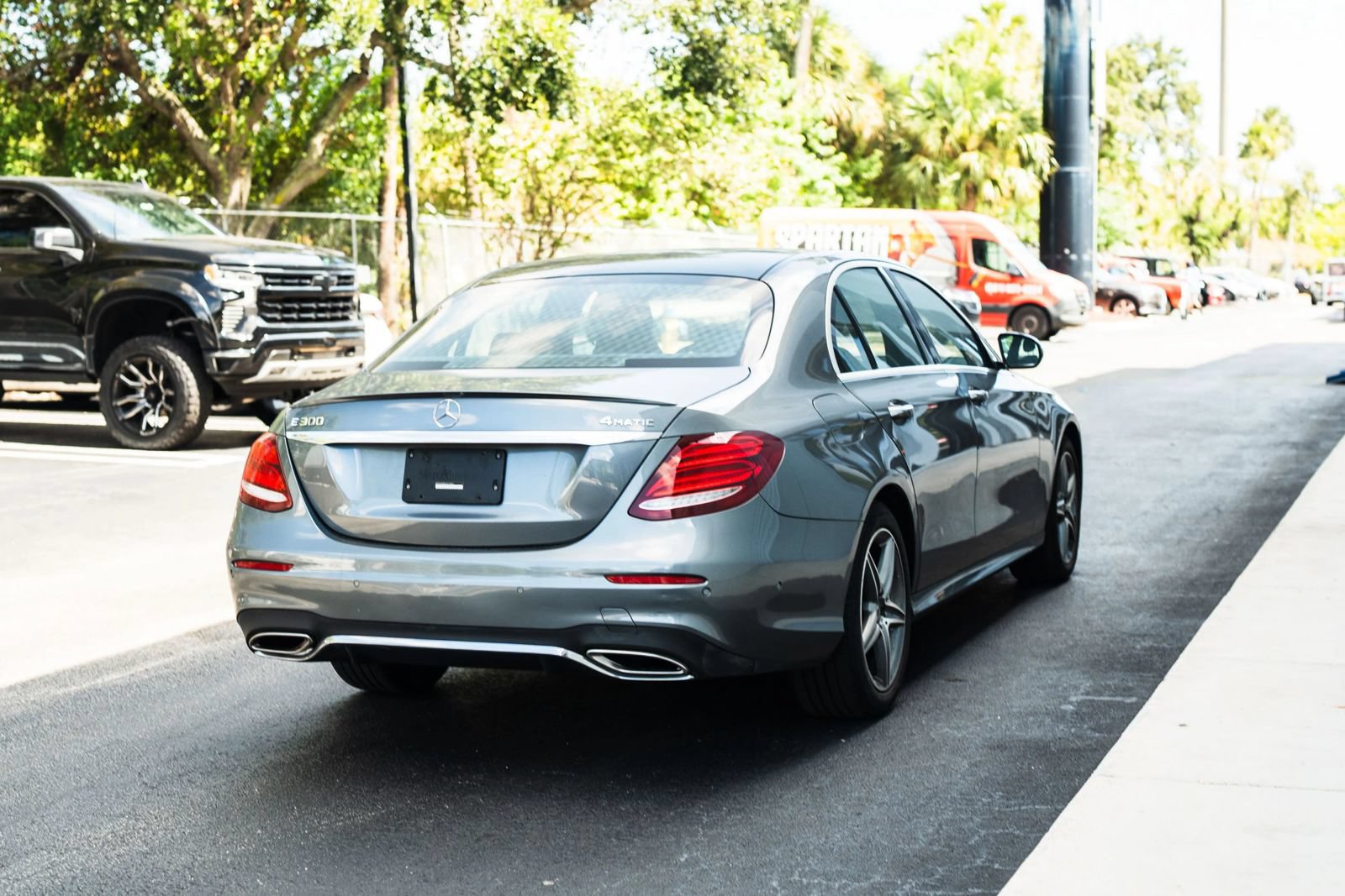 Used 2018 Mercedes-Benz E 300 4MATIC image 9