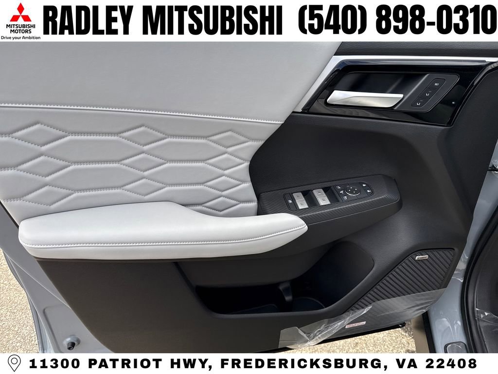 New 2026 Mitsubishi Outlander SEL image 5