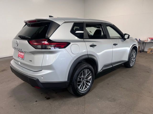 Used 2024 Nissan Rogue S image 5