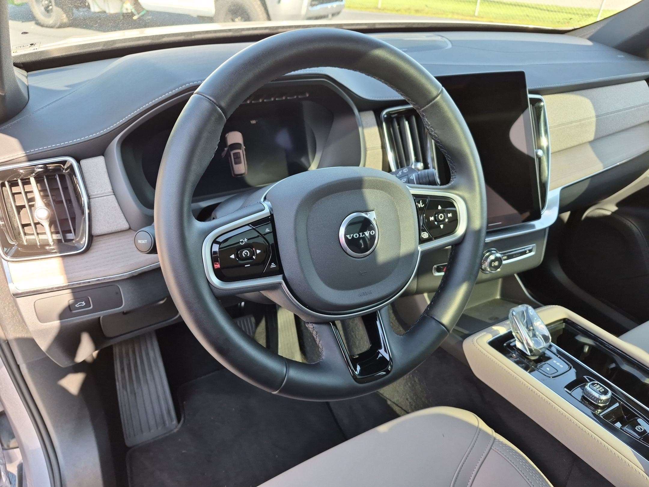 Used 2026 Volvo XC90 B6 Plus AWD/4WD image 16