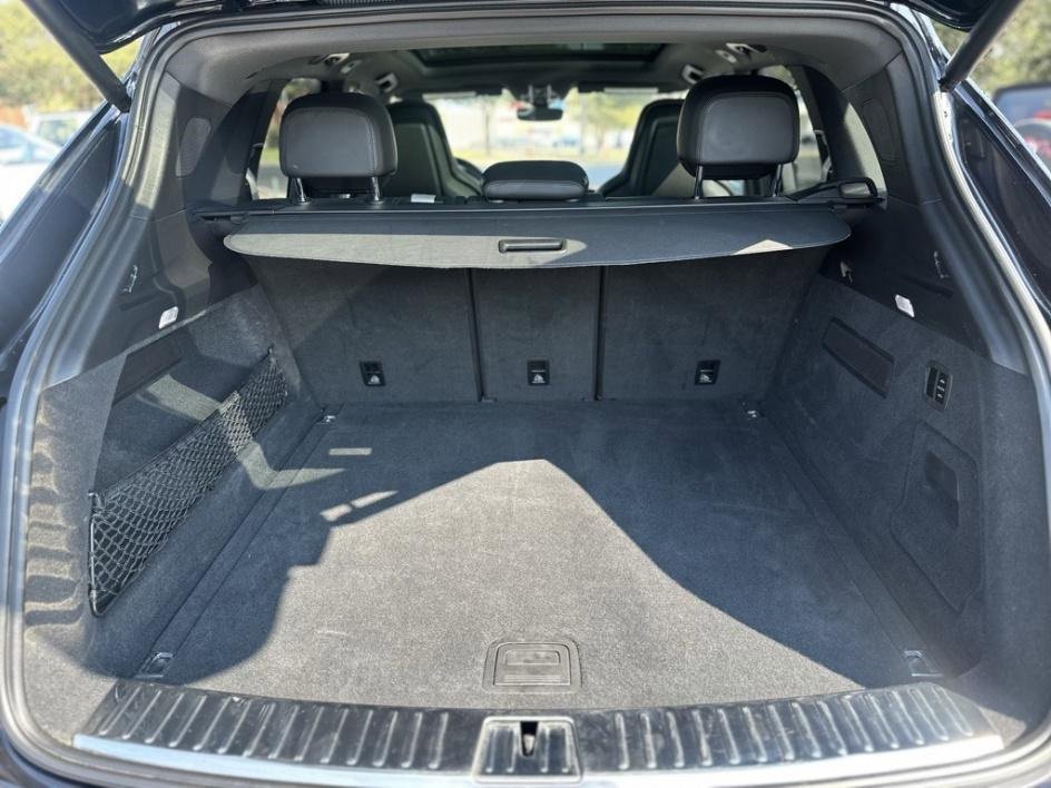 Used 2022 Porsche Cayenne Platinum Edition image 18