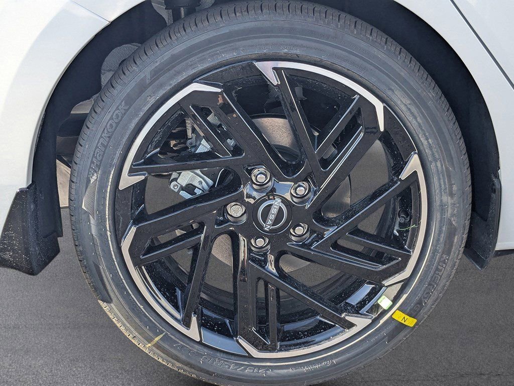 New 2026 Nissan Sentra SR w/ SR Premium Package FWD image 9