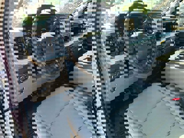 New 2025 Ford F550 4x4 SuperCab Super Duty image 17