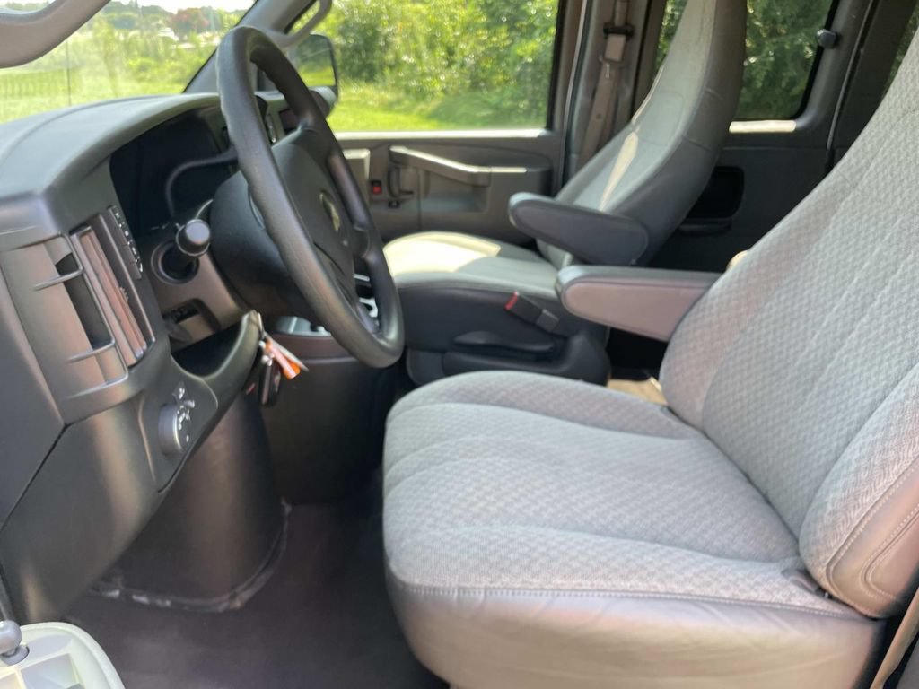 Used 2020 Chevrolet Express 3500 LT w/ LT Preferred Equipment Group RWD image 28