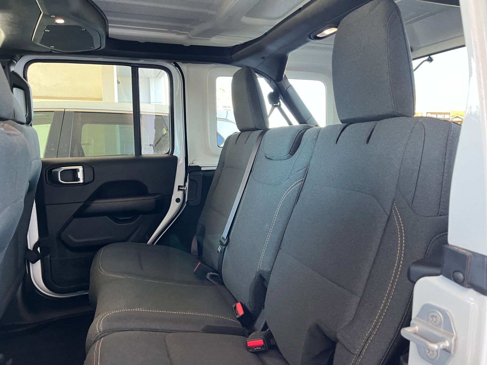 Used 2025 Jeep Wrangler Sahara image 25