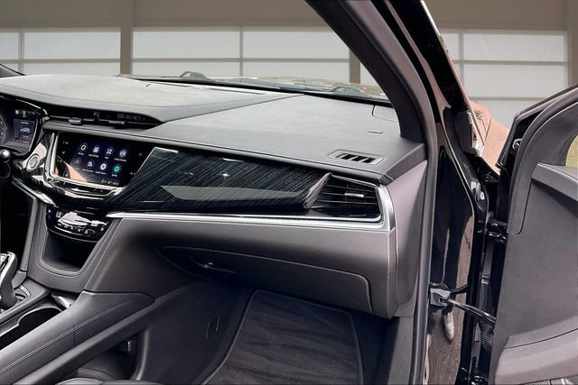 Used 2022 Cadillac XT6 Premium Luxury w/ Technology Package FWD image 17