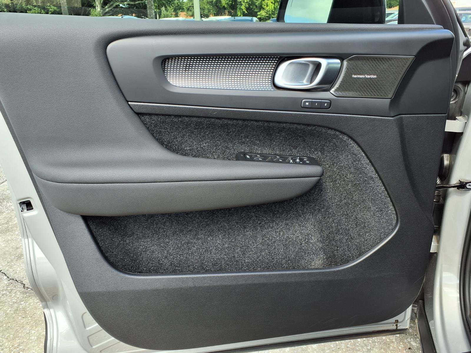 Certified 2025 Volvo XC40 B5 Ultra AWD/4WD image 20