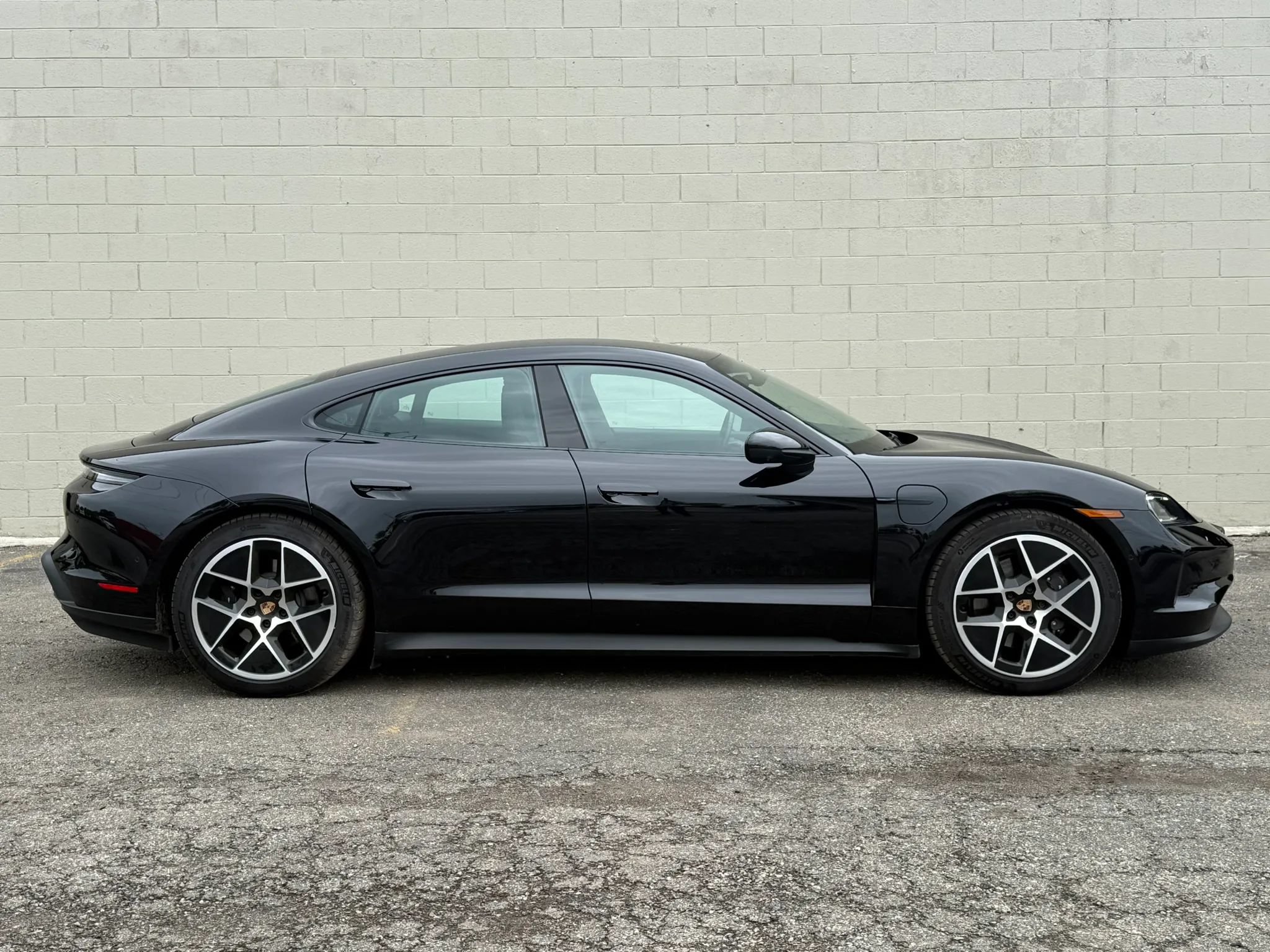 Used 2025 Porsche Taycan RWD image 13