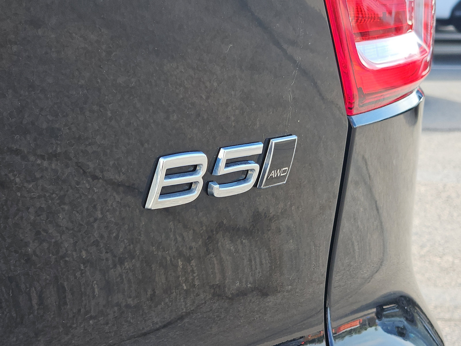Certified 2023 Volvo XC40 B5 Plus w/ Climate Package image 31
