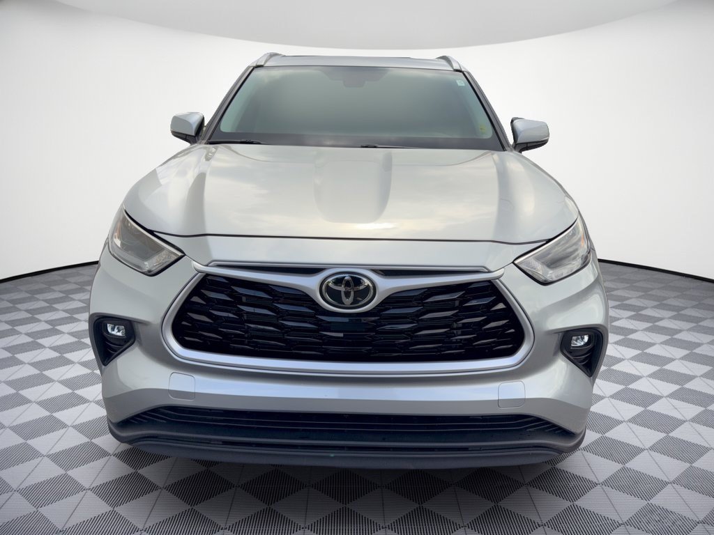 Used 2023 Toyota Highlander XLE FWD image 6