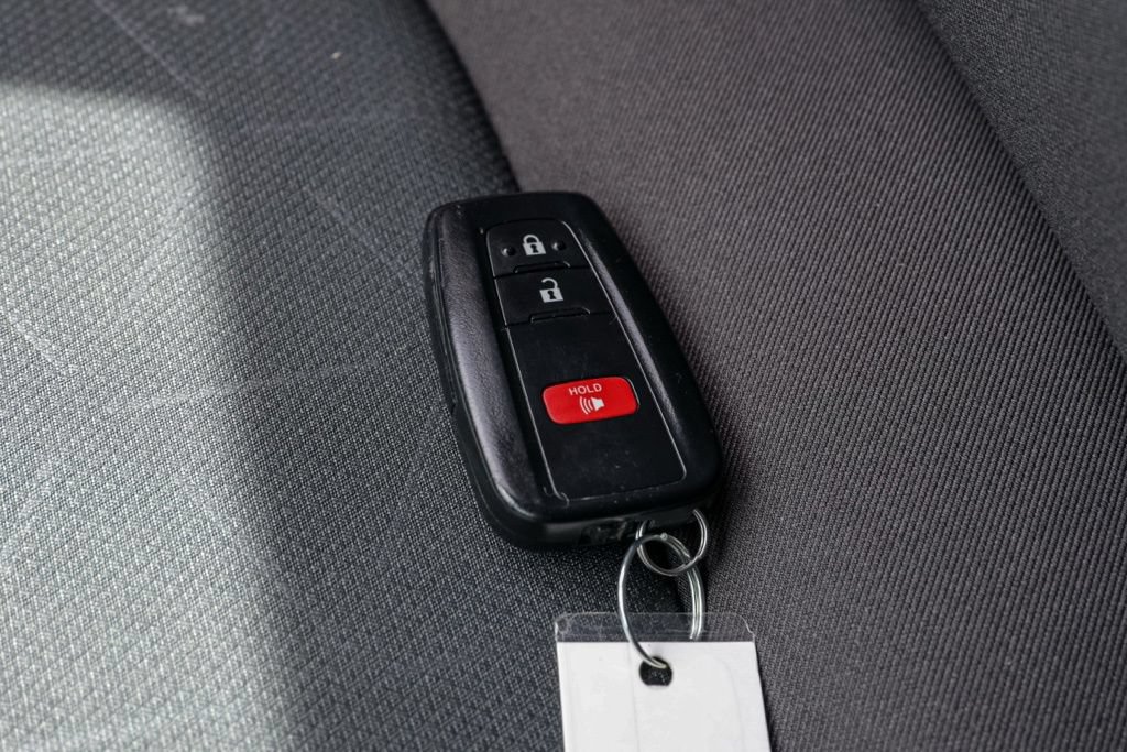 Used 2025 Toyota RAV4 XLE FWD image 35
