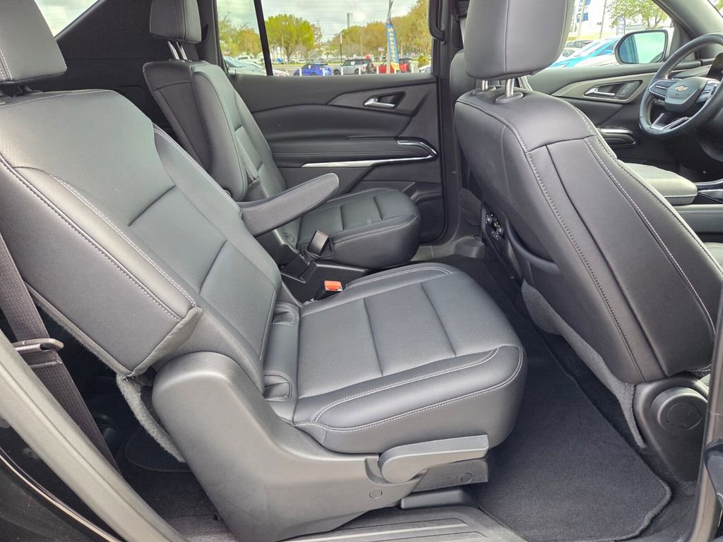 Certified 2025 Chevrolet Traverse LT FWD image 15