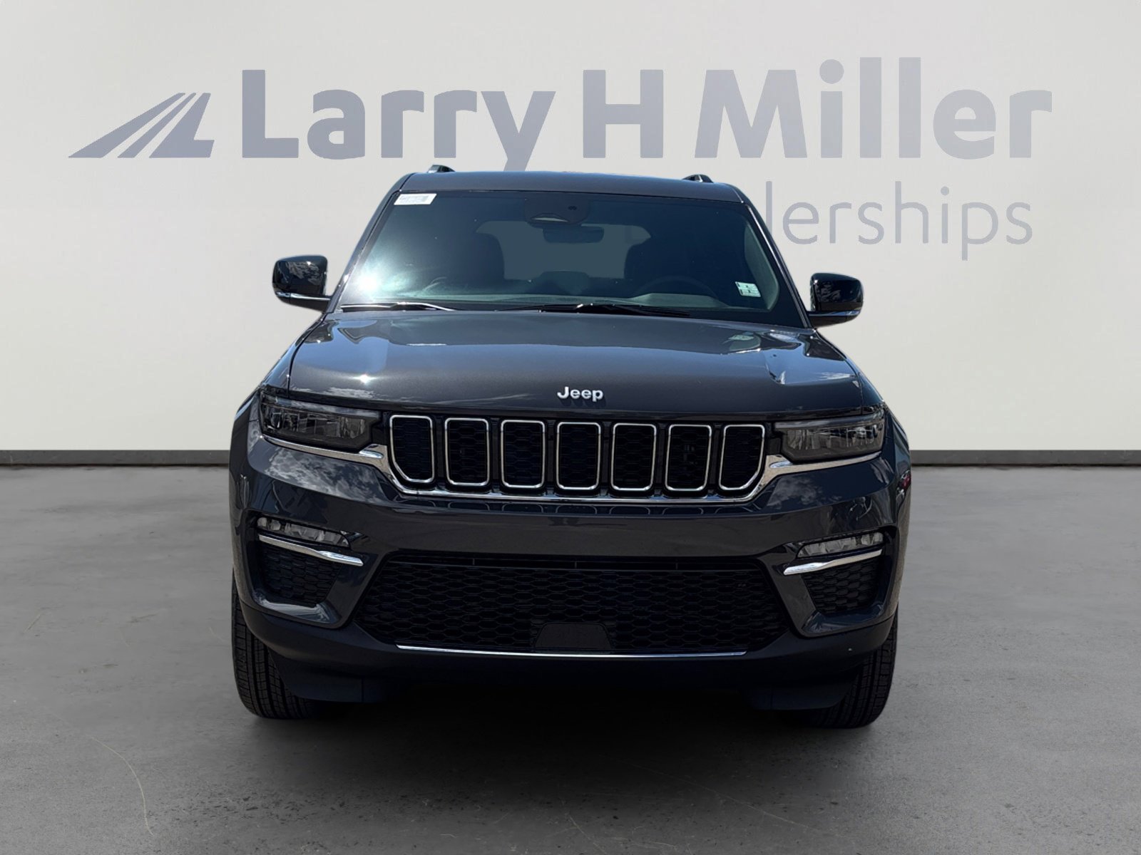 New 2025 Jeep Grand Cherokee Limited w/ Trailer Tow Package RWD image 8