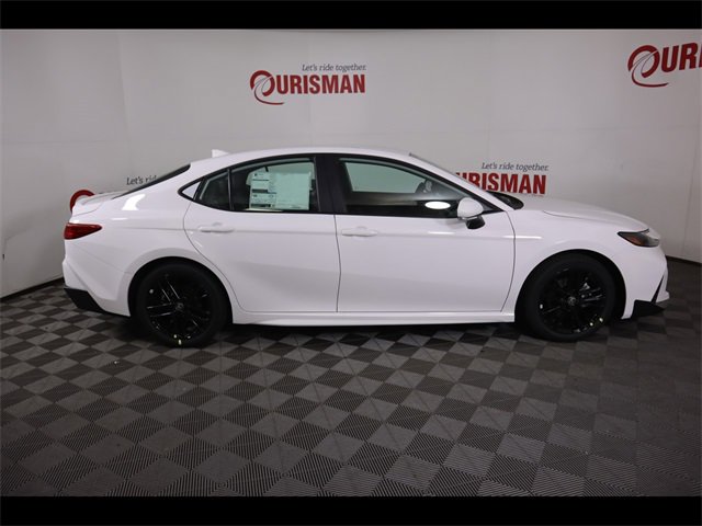 Used 2026 Toyota Camry SE image 11