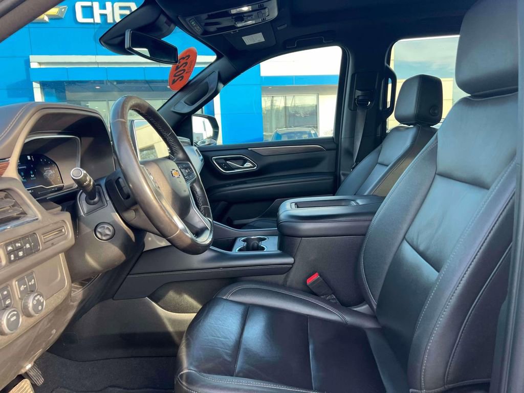 Used 2023 Chevrolet Suburban LT w/ Luxury Package AWD/4WD image 18