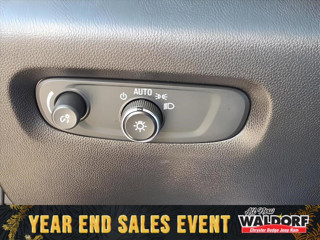 Used 2022 Chevrolet Traverse LT image 22